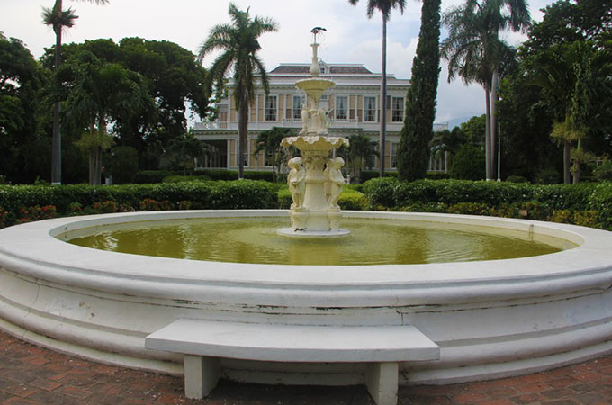 Devon-House-Fountain